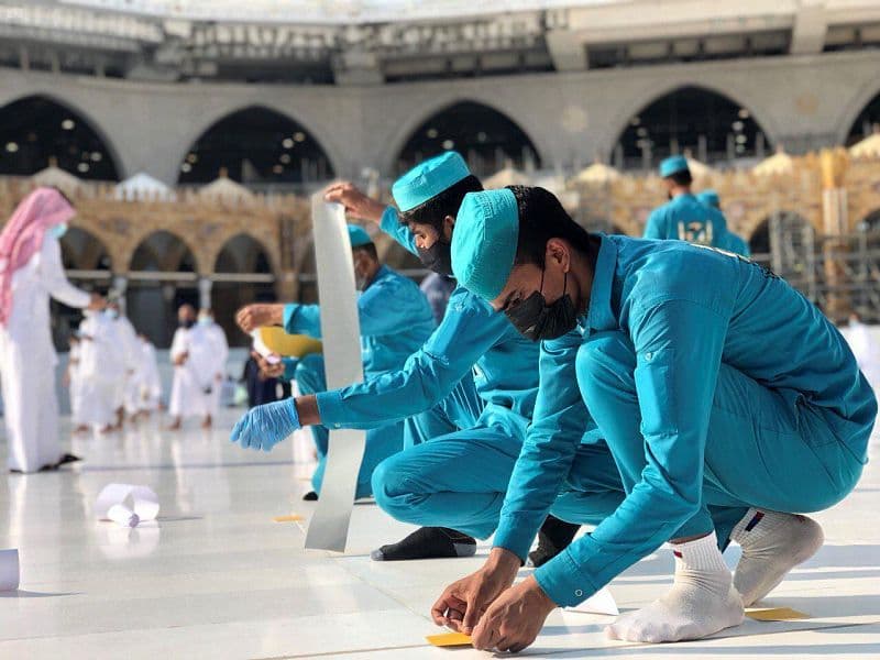 إعادة تقسيم مسارات المطاف بما يتوافق مع زيادة أعداد المعتمرين