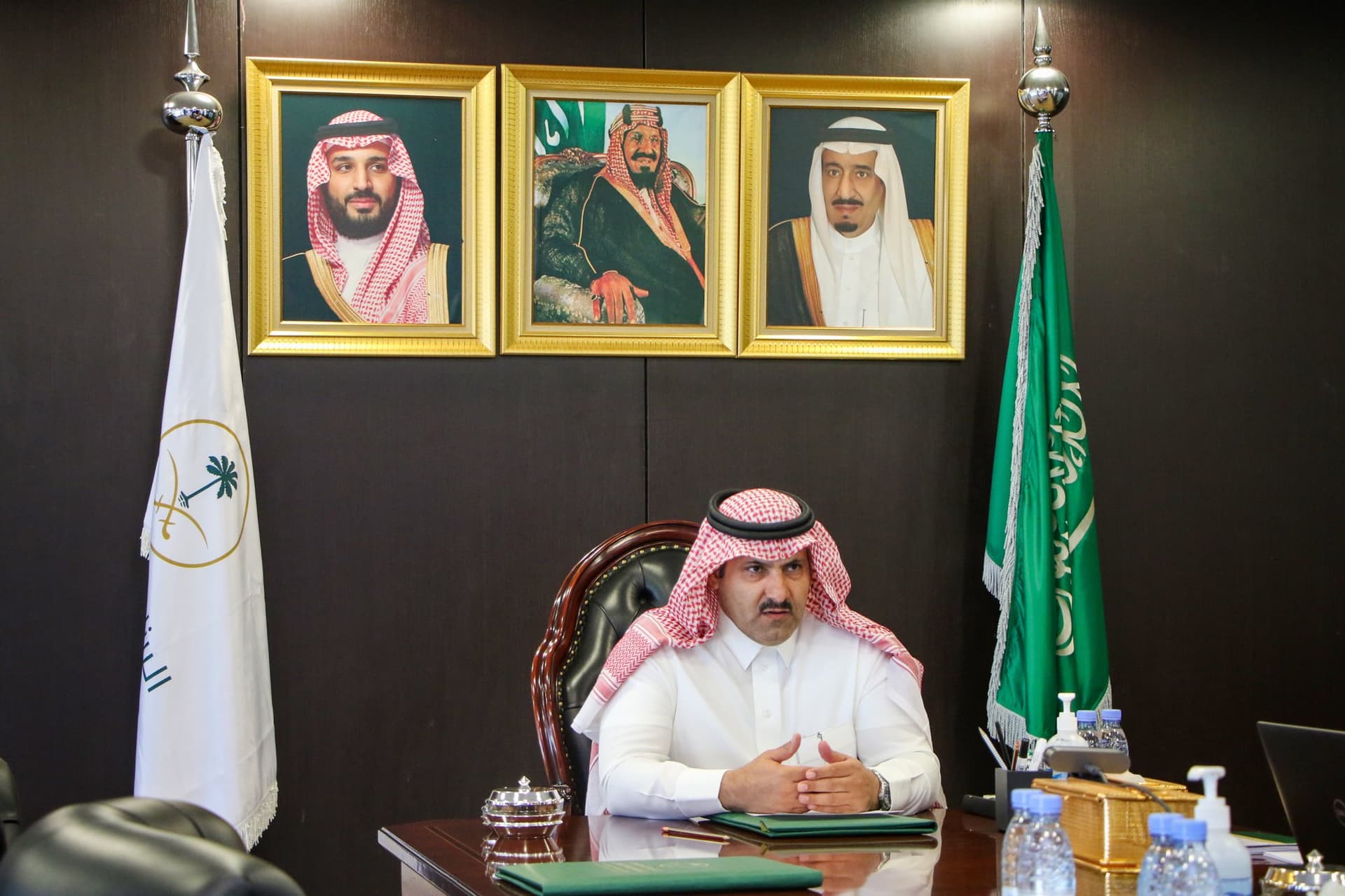 بعد التوقف بسبب الجائحة .. عودة السفارة السعودية في اليمن للعمل