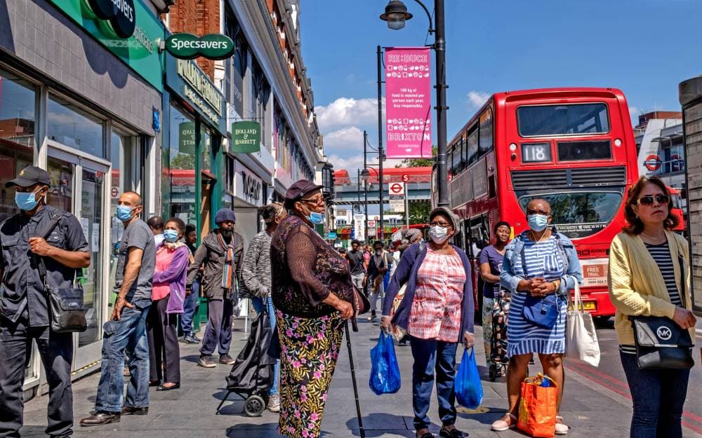 المنتمون إلى الأقليات في بريطانيا هم من يتحملون وطأة فقدان الوظائف وانخفاض الدخل خلال أزمة فيروس كورونا.