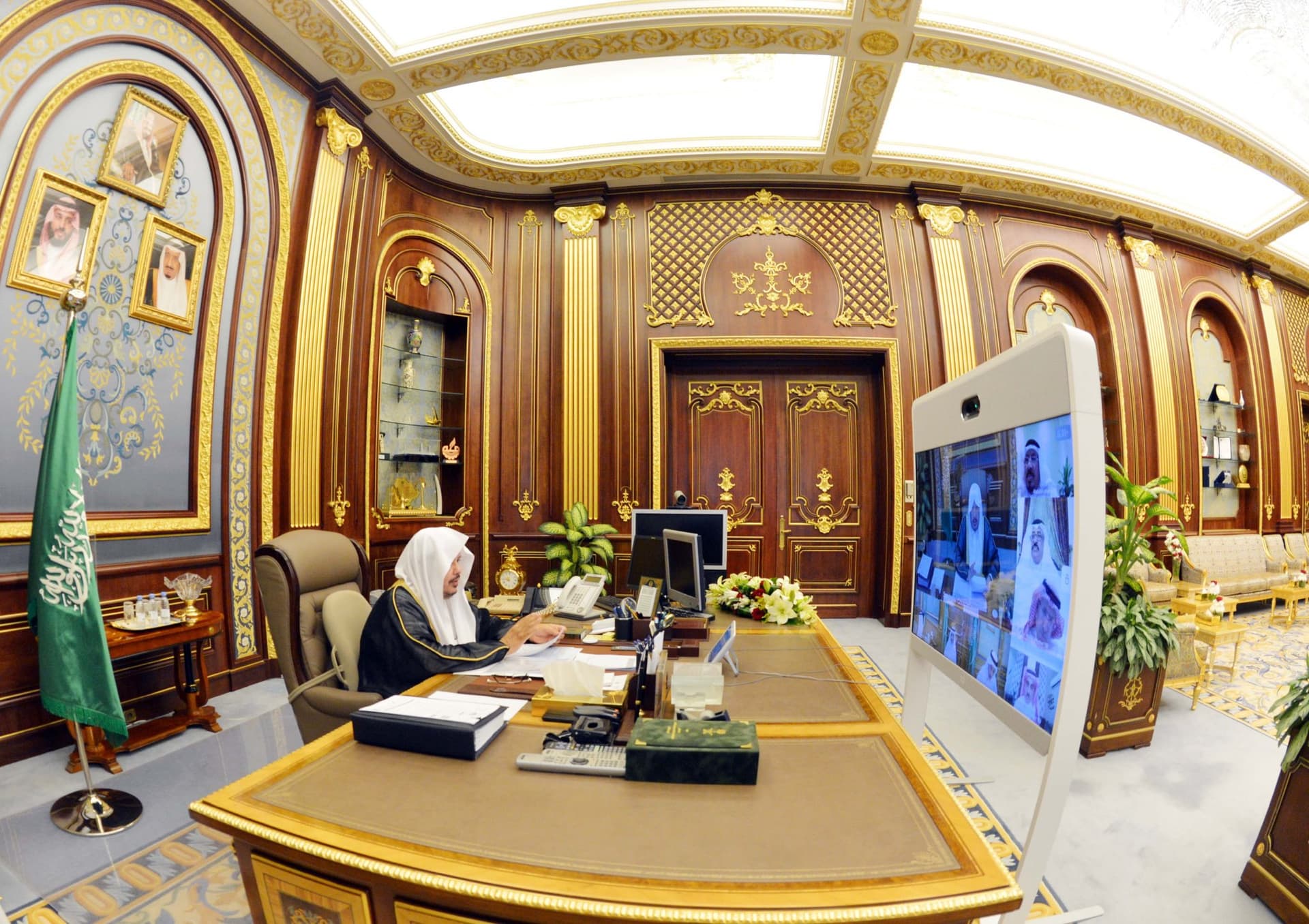 رئيس "الشورى" يبحث مع نظرائه في دول الخليج التوسع في استخدام مصادر الطاقة المتجددة