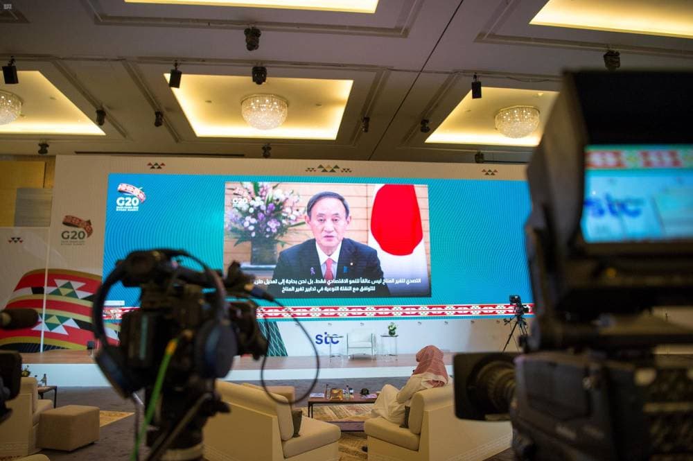 رئيس الوزراء الياباني شدد على ضرورة معالجة تغير المناج والحفاظ على البيئة البحرية.