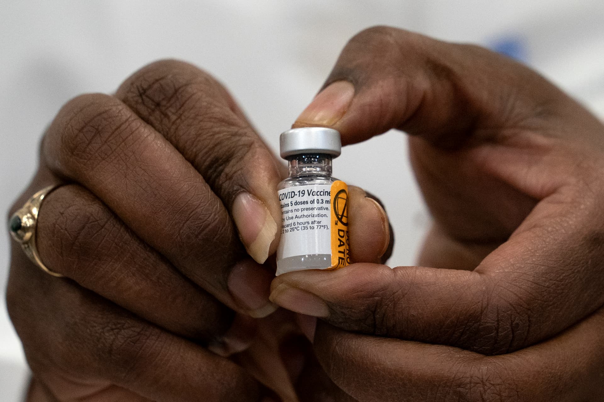 ترمب يعلن بدء تلقي أول لقاح مضاد لكورونا في أمريكا
