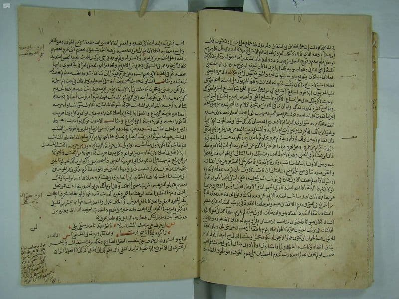 مكتبة الملك عبدالعزيز تقتني آلاف المخطوطات التي تبرز جماليات الخط العربي