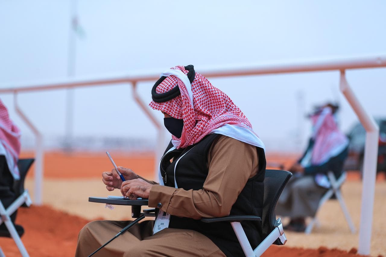 لجان التحكيم في مهرجان الإبل : لا مجال للخطأ في عملنا .. وقراراتنا دقيقة