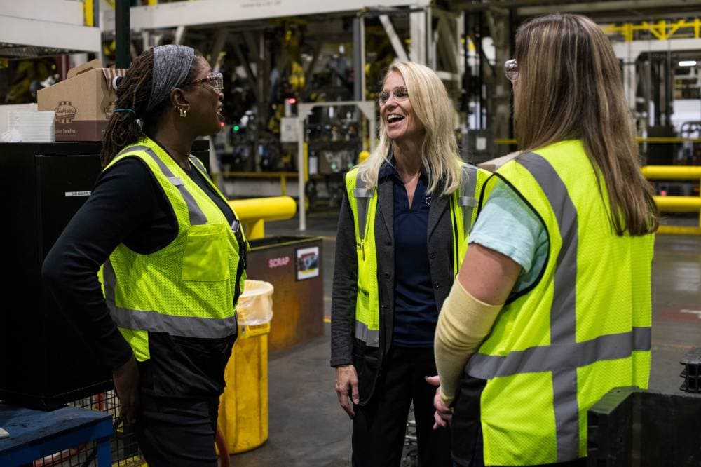 أدى الوباء إلى انتكاسة في جهود النساء لشق طريقهن إلى وظائف أعلى.