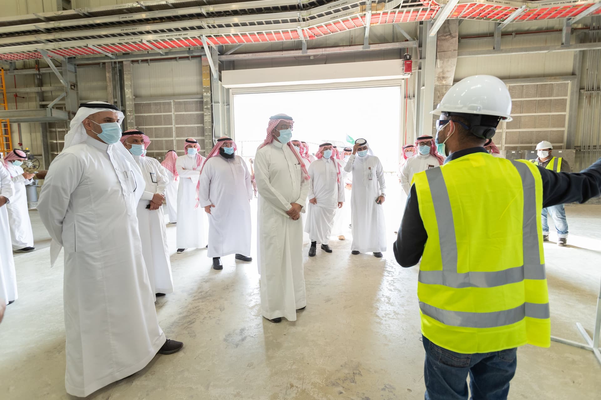 وزير الصناعة يتفقد عددا من المشاريع في مدينة جازان للصناعات الأساسية والتحويلية