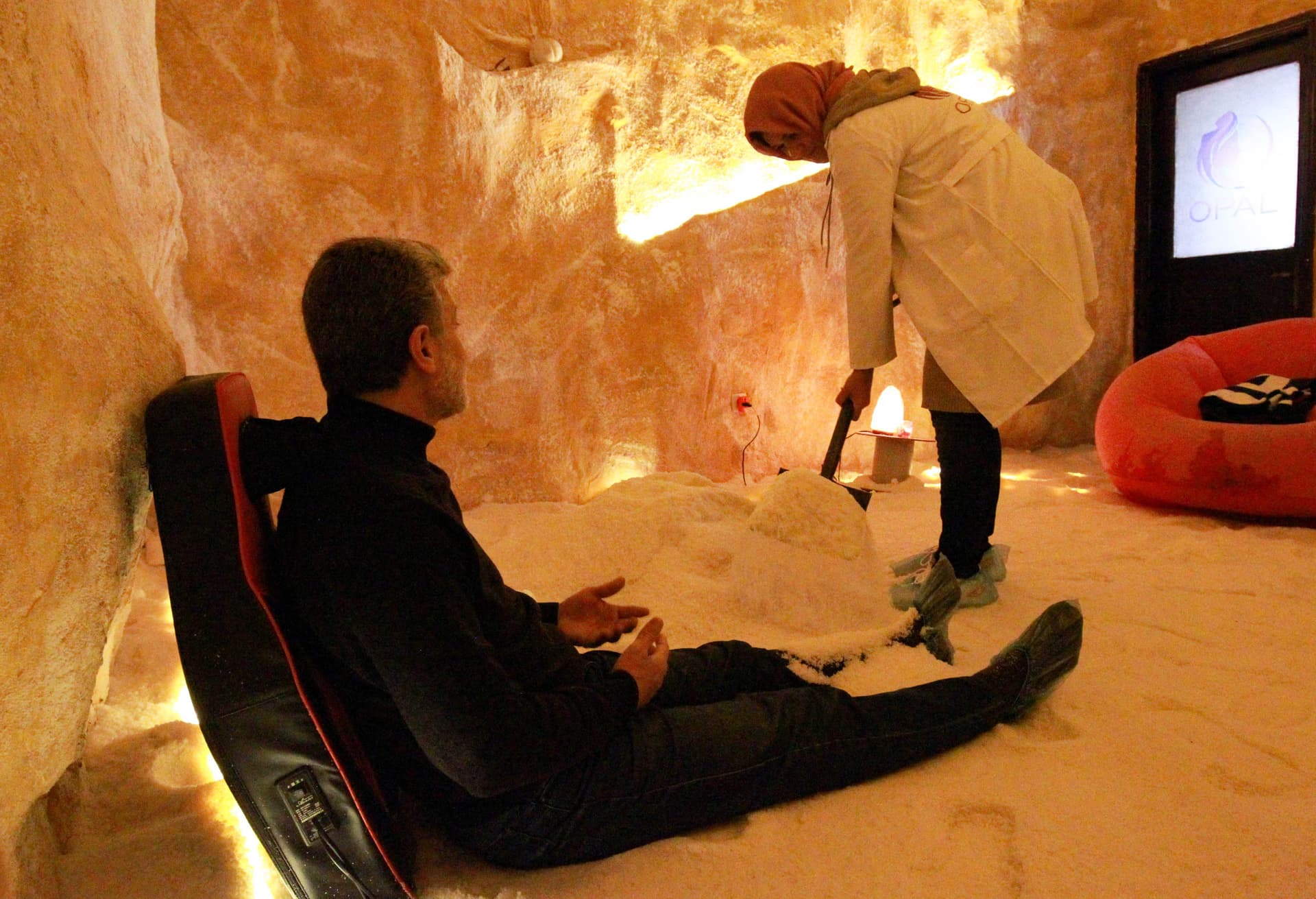 "كهوف الملح" في بنغازي واحة هدوء في مدينة افتقدت طعم الحياة الطبيعية