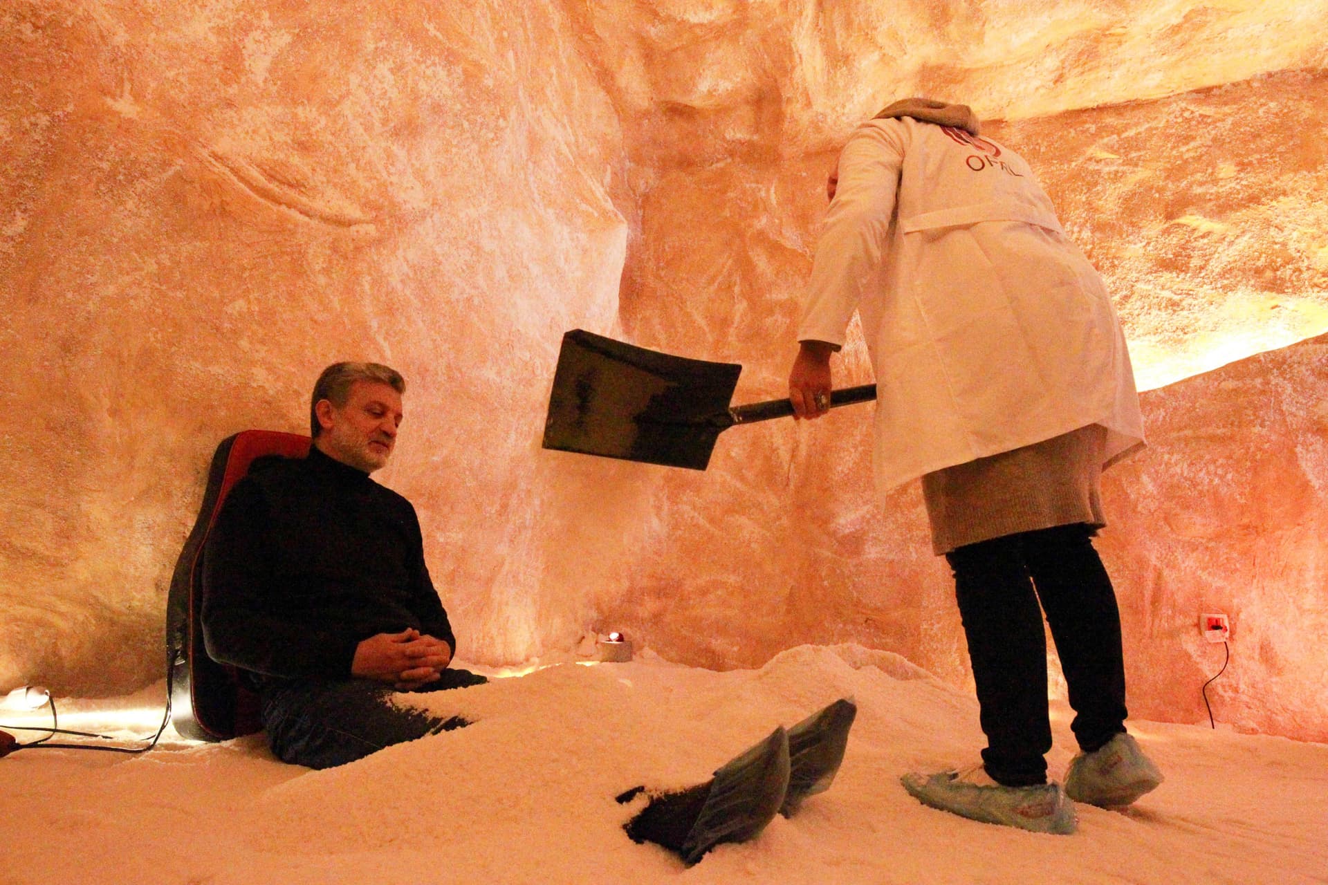 "كهوف الملح" في بنغازي واحة هدوء في مدينة افتقدت طعم الحياة الطبيعية