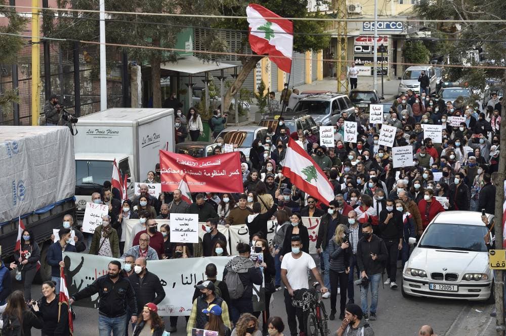 جانب من المظاهرات التي جابت بيروت أمس. "إ ب"