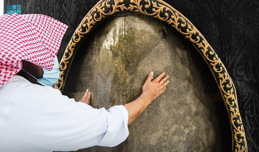 تطيب الكعبة المشرفة والمسجد الحرام 10 مرات يوميا بأجود أنواع البخور