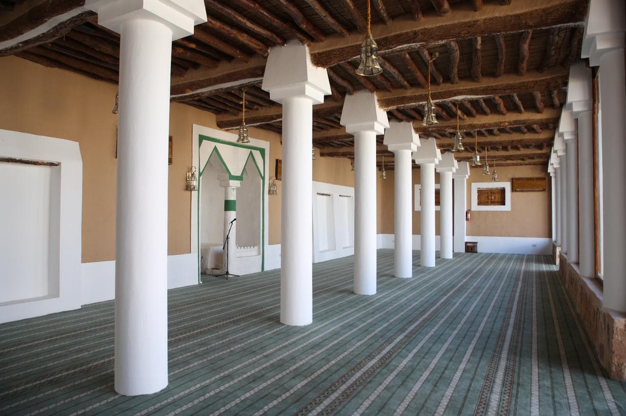 من مشروع الأمير محمد بن سلمان لتطوير المساجد التاريخية.. مسجد قفار في حائل الذي يتسع لـ 1400 مصل