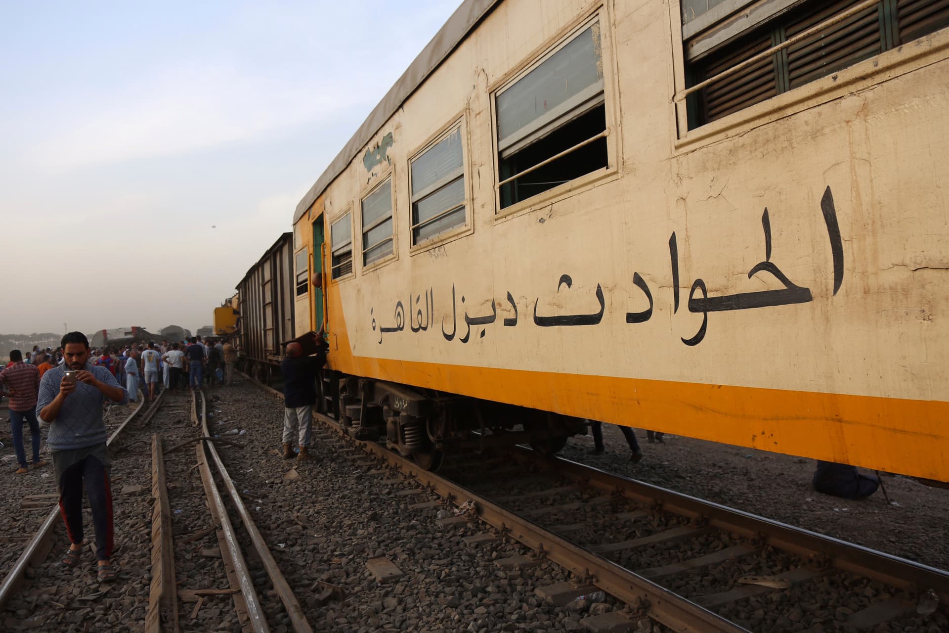 مصر : إصابة 100 شخص في حادث انقلاب عربات قطار القليوبية