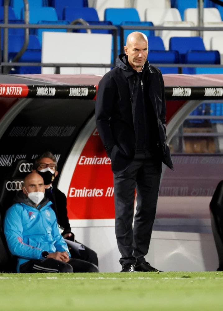 زيدان خلال مباراة إشبيليه.