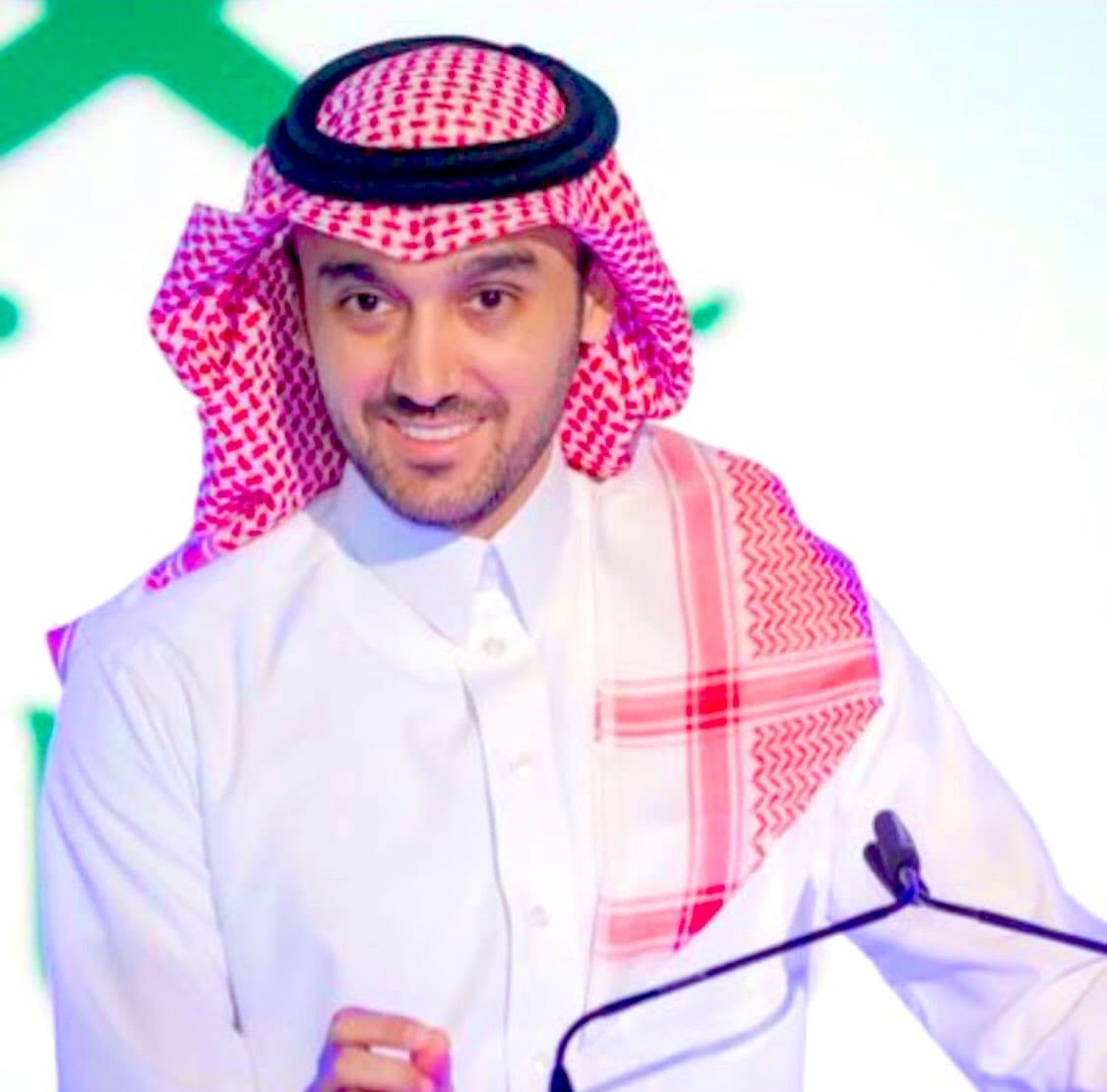 وزير الرياضة يوجّه باتخاذ الإجراءات والتدابير اللازمة لتسهيل دخول الجماهير للملاعب