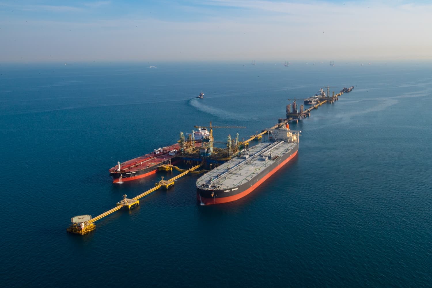 النفط يتراجع بفعل المخاوف بشأن تسارع إصابات كورونا.. "برنت" عند 67.4 دولارا