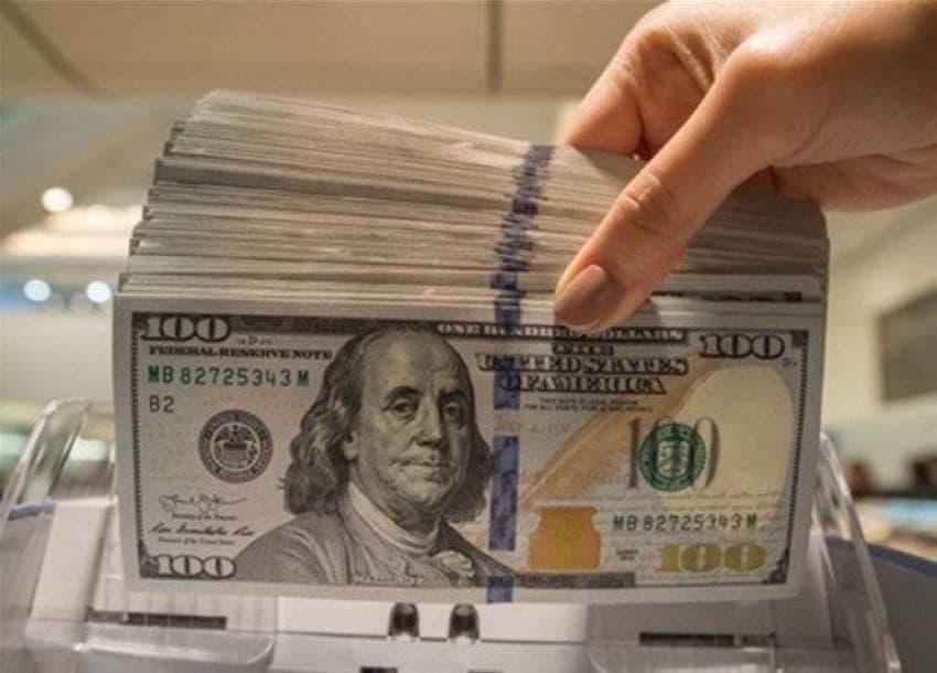 الدولار يتراجع من ذروة أسبوعين قبيل تقرير الوظائف في أمريكا