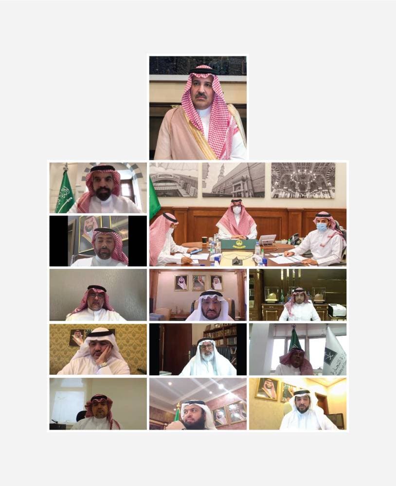 الأمير فيصل بن سلمان خلال ترؤسه اجتماع مجلس المنطقة عبر الاتصال المرئي.