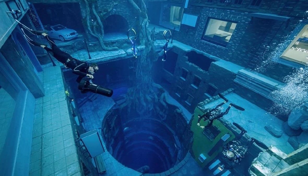 دبي تفتتح أعمق مسبح للغطس في العالم