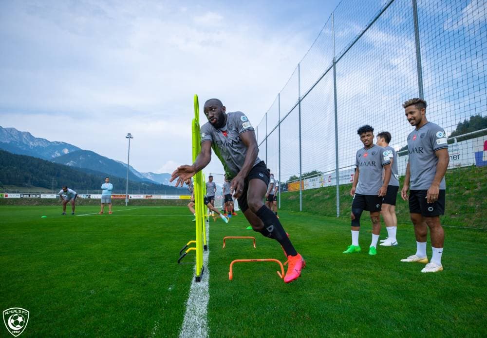 تراجع الأسهم اليابانية 0.14% نهاية جلسة التعاملات الصباحية