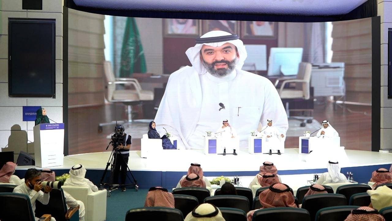 السواحة خلال افتتاح المنتدى السعودي الأول للثورة الصناعية الرابعة في الرياض، أمس.