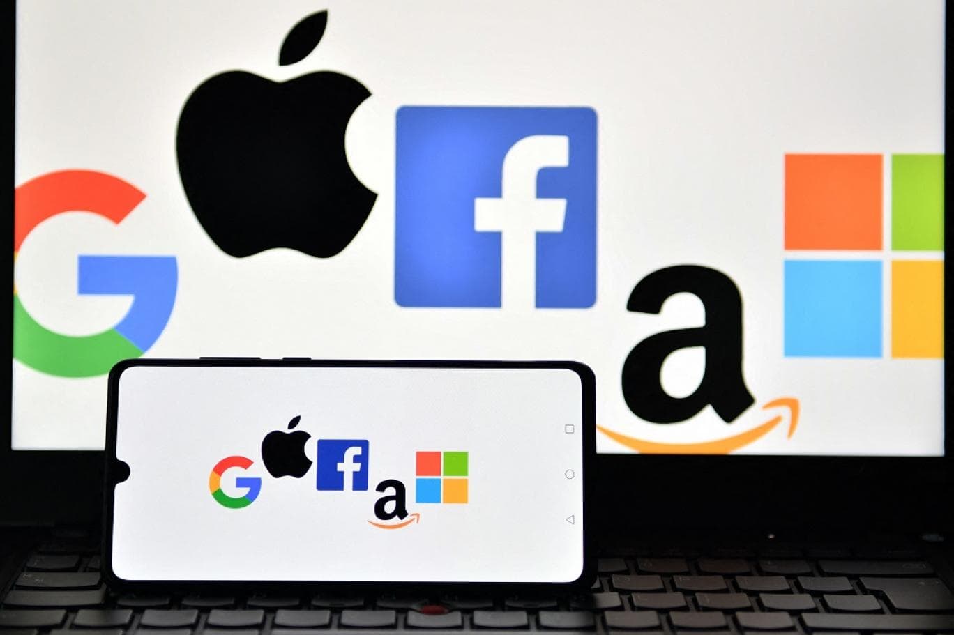 مجموعات التكنولوجيا العملاقة ماضية في التوسع رغم قيود الهيئات الناظمة