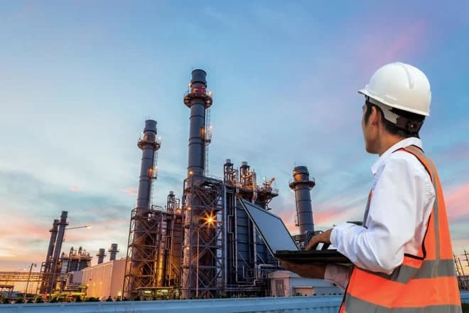 النفط يقفز أكثر من 5%
