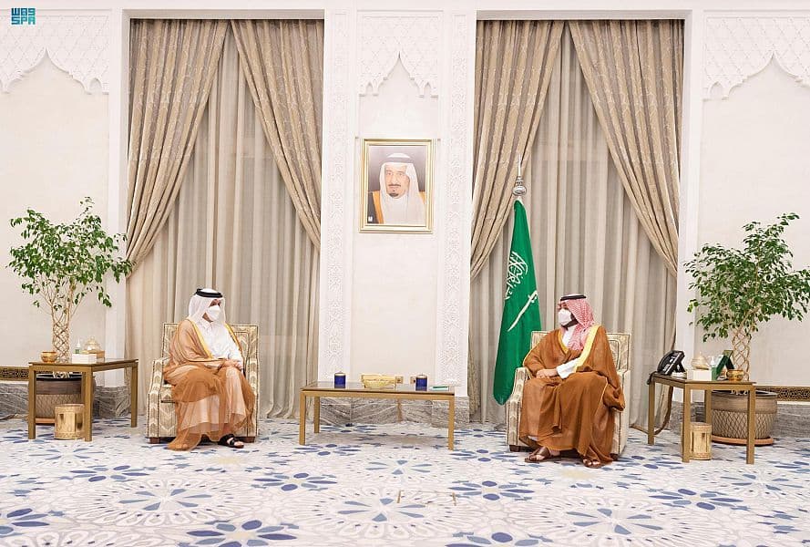 ولي العهد يبحث مع وزير خارجية قطر التطورات الإقليمية والدولية