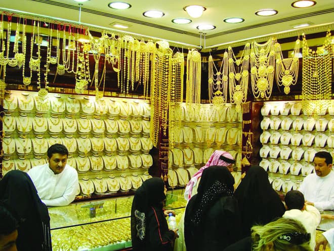 الذهب يتراجع لأدنى مستوى في 4 أشهر جراء مخاوف تقليص التحفيز