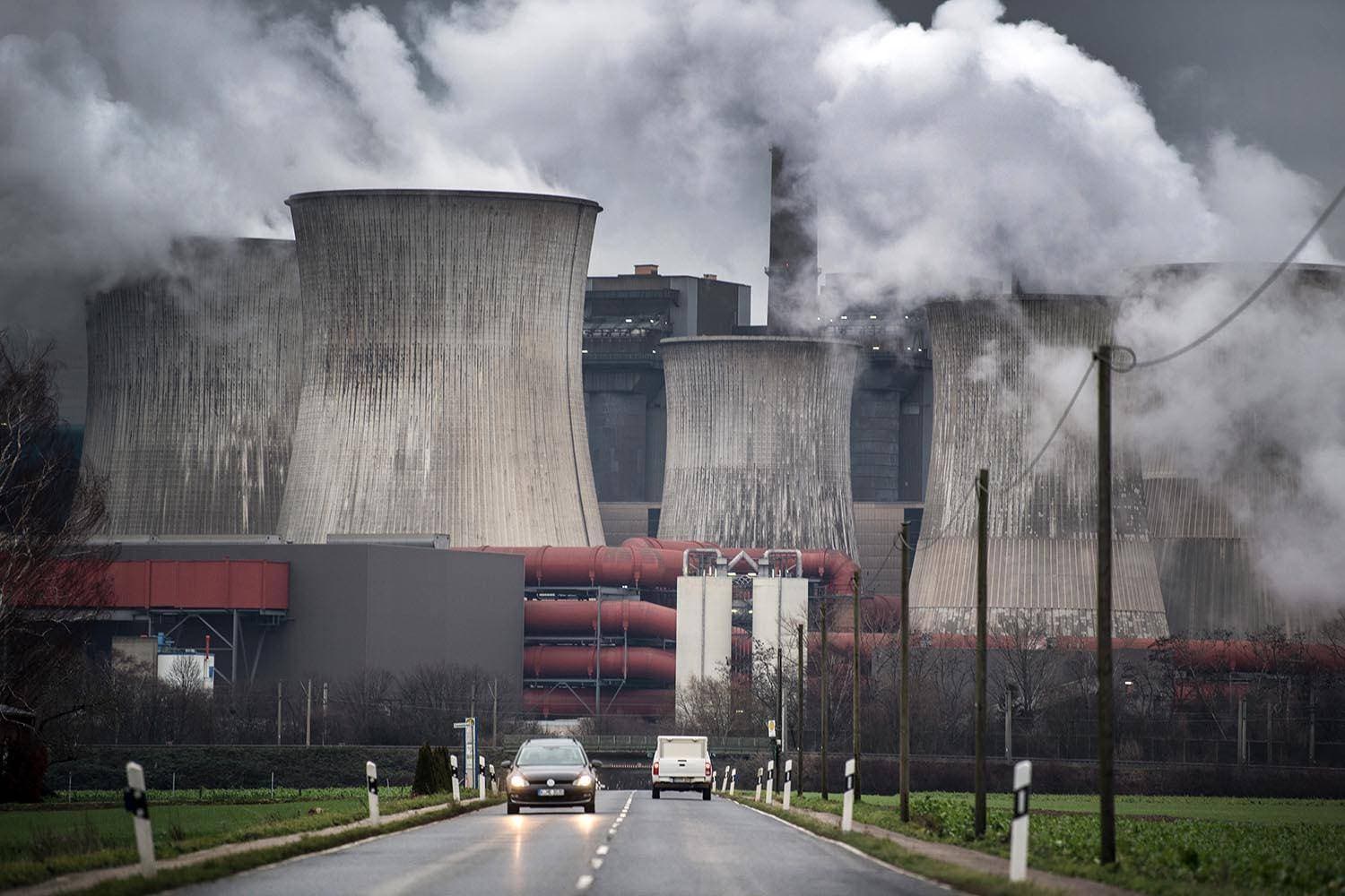 مستثمرون يطالبون بإلزام الشركات بحسابات مالية تتفق مع أهداف خفض الانبعاثات