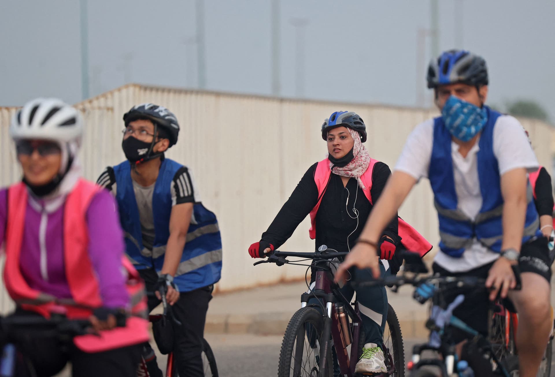 للحفاظ على الصحة واللياقة.. سعوديات يمارسن رياضة ركوب الدراجات