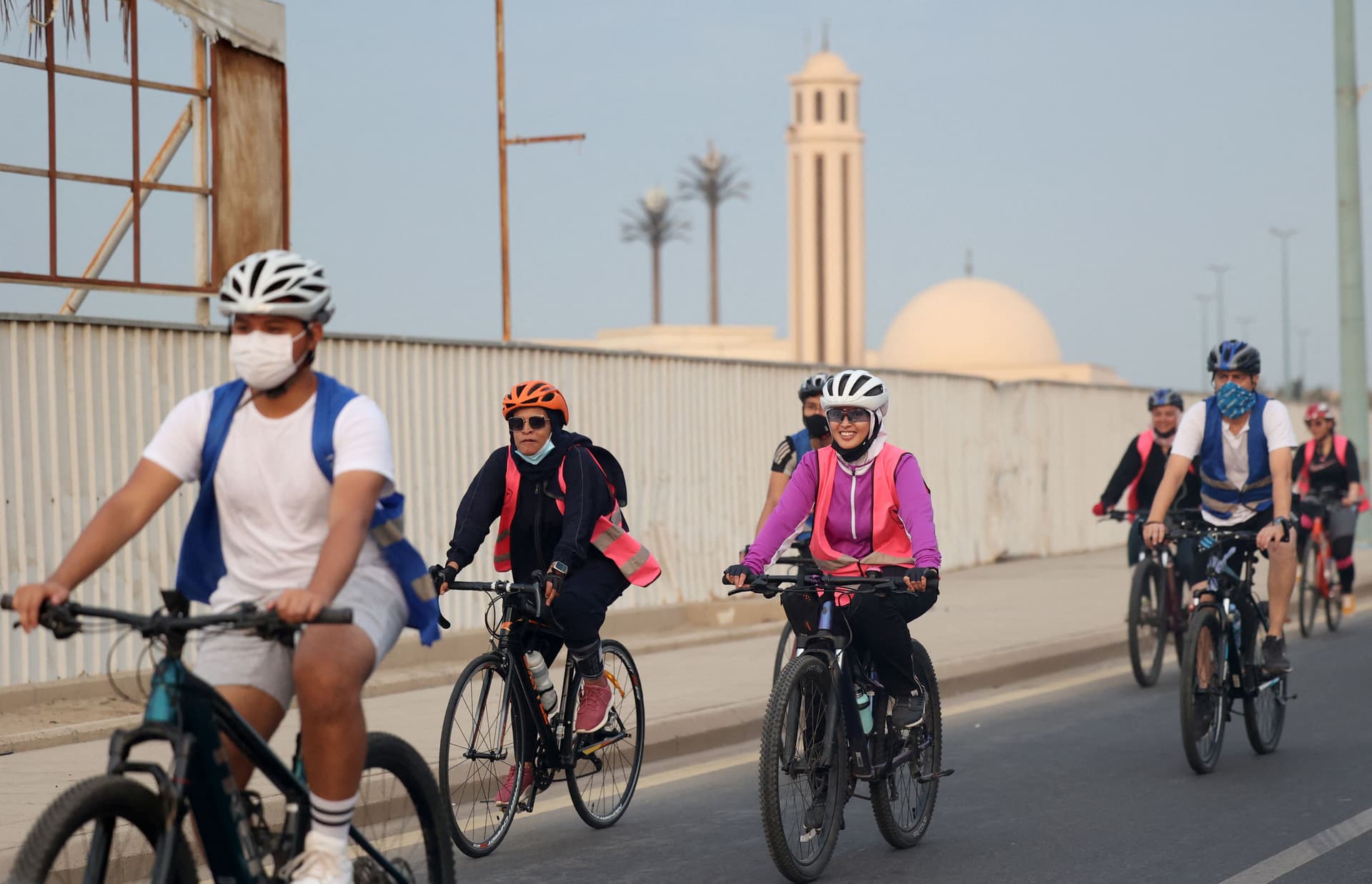 للحفاظ على الصحة واللياقة.. سعوديات يمارسن رياضة ركوب الدراجات