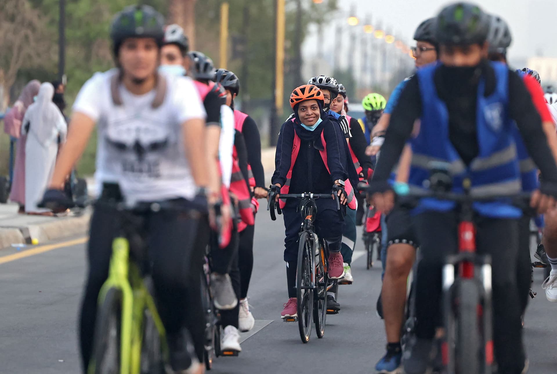 للحفاظ على الصحة واللياقة.. سعوديات يمارسن رياضة ركوب الدراجات