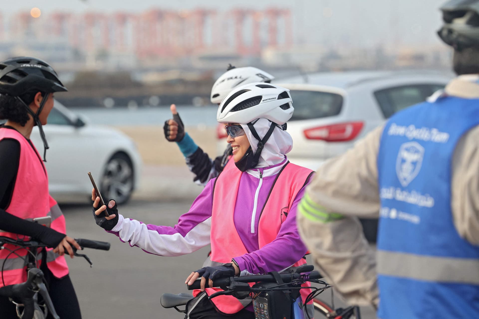 للحفاظ على الصحة واللياقة.. سعوديات يمارسن رياضة ركوب الدراجات