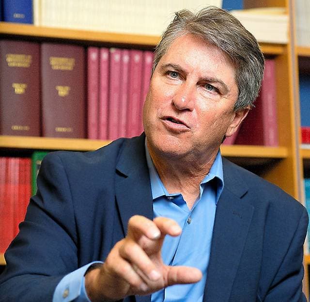 الكاتب باتريك دينين