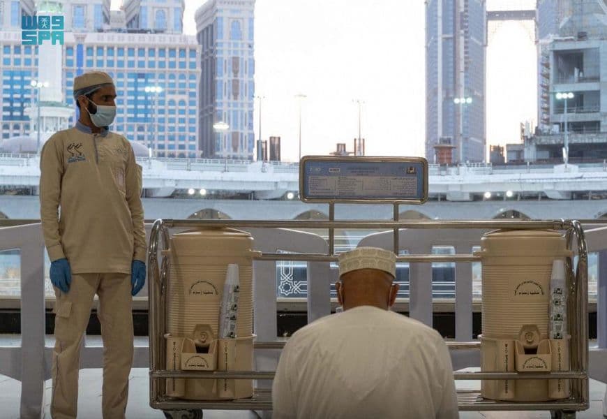 إعادة تشغيل 155 مشربية و20 ألف حافظة ماء زمزم في المسجد الحرام