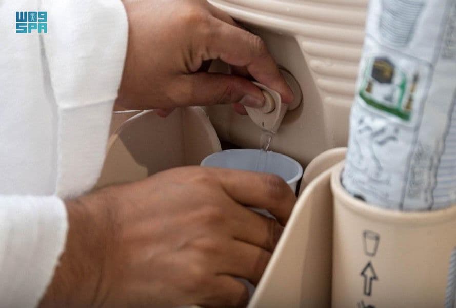 إعادة تشغيل 155 مشربية و20 ألف حافظة ماء زمزم في المسجد الحرام