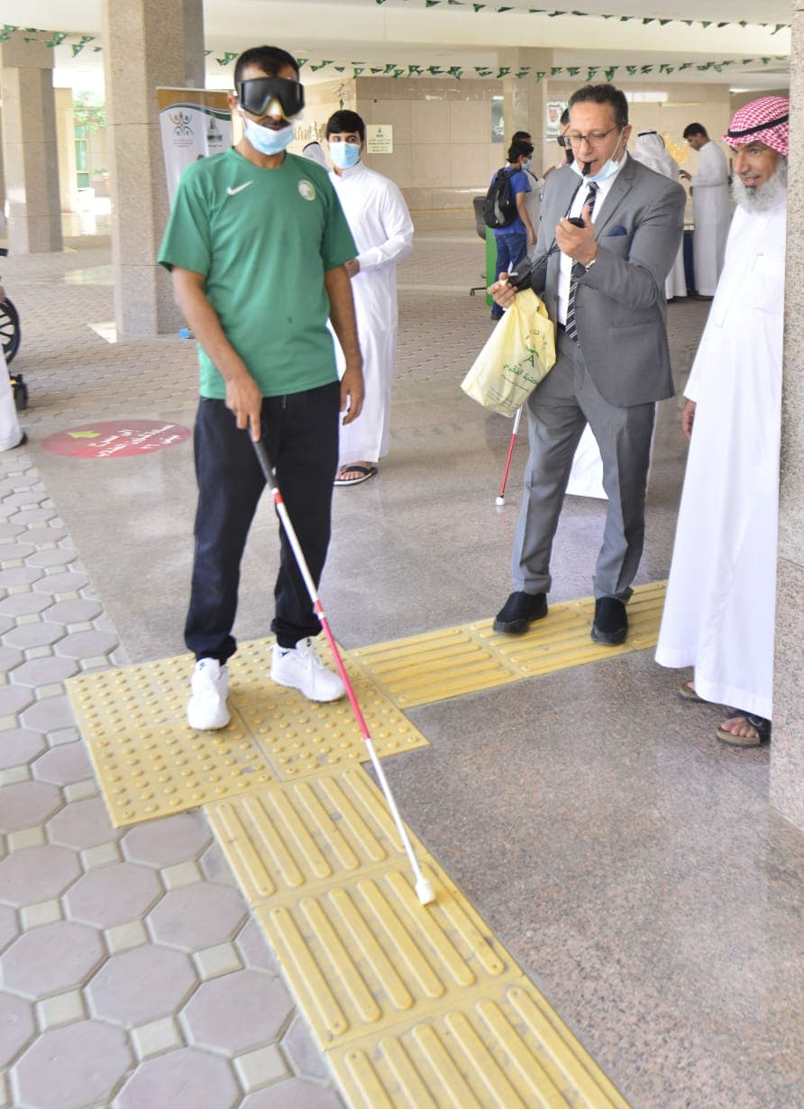 جامعة "المؤسس" تحتفي باليوم العالمي للعصا البيضاء
