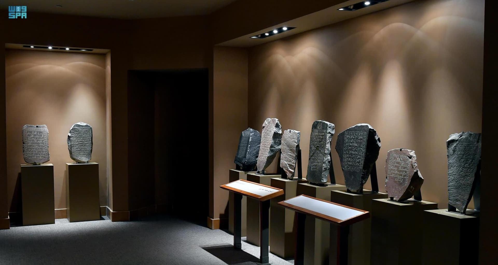 الكتابة.. وسيلة تواصل بين البشرية ونقل ثقافاتها عبر القرون