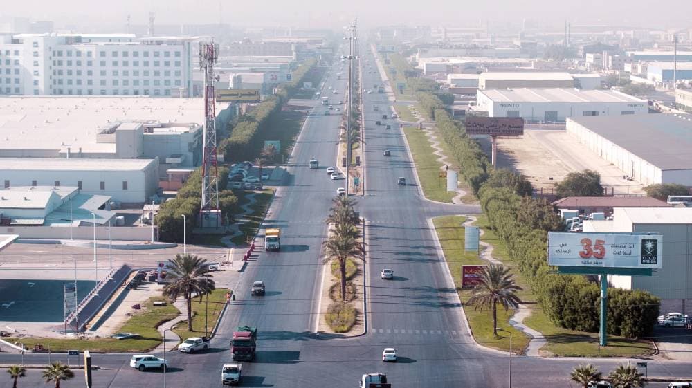 تقرير وزارة الاستثمار تطرق إلى الفرص التي يشهدها قطاع النقل والخدمات اللوجستية.