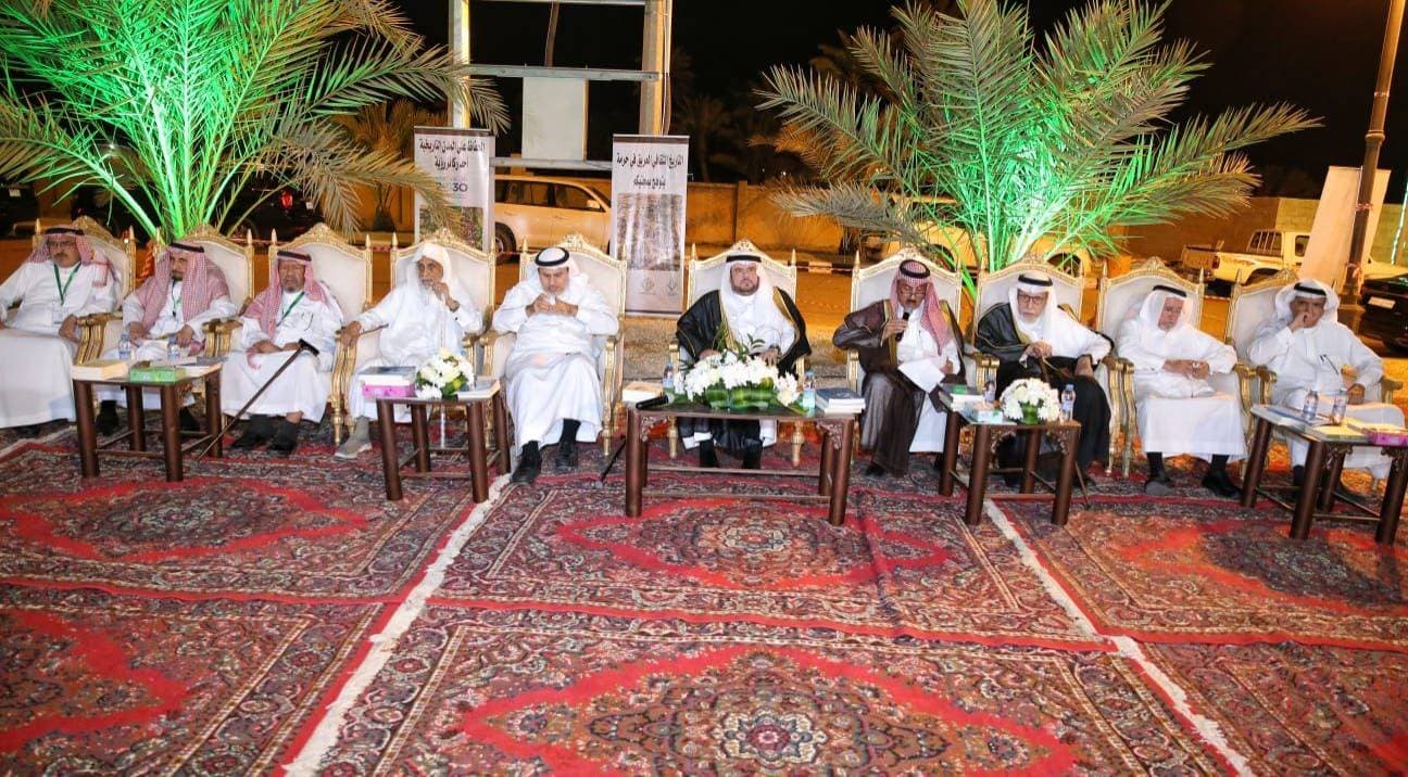حضر الندوة العديد من المثقفين ومحبي الأديب ابن إدريس. تصوير: سعد الدوسري- "الاقتصادية"