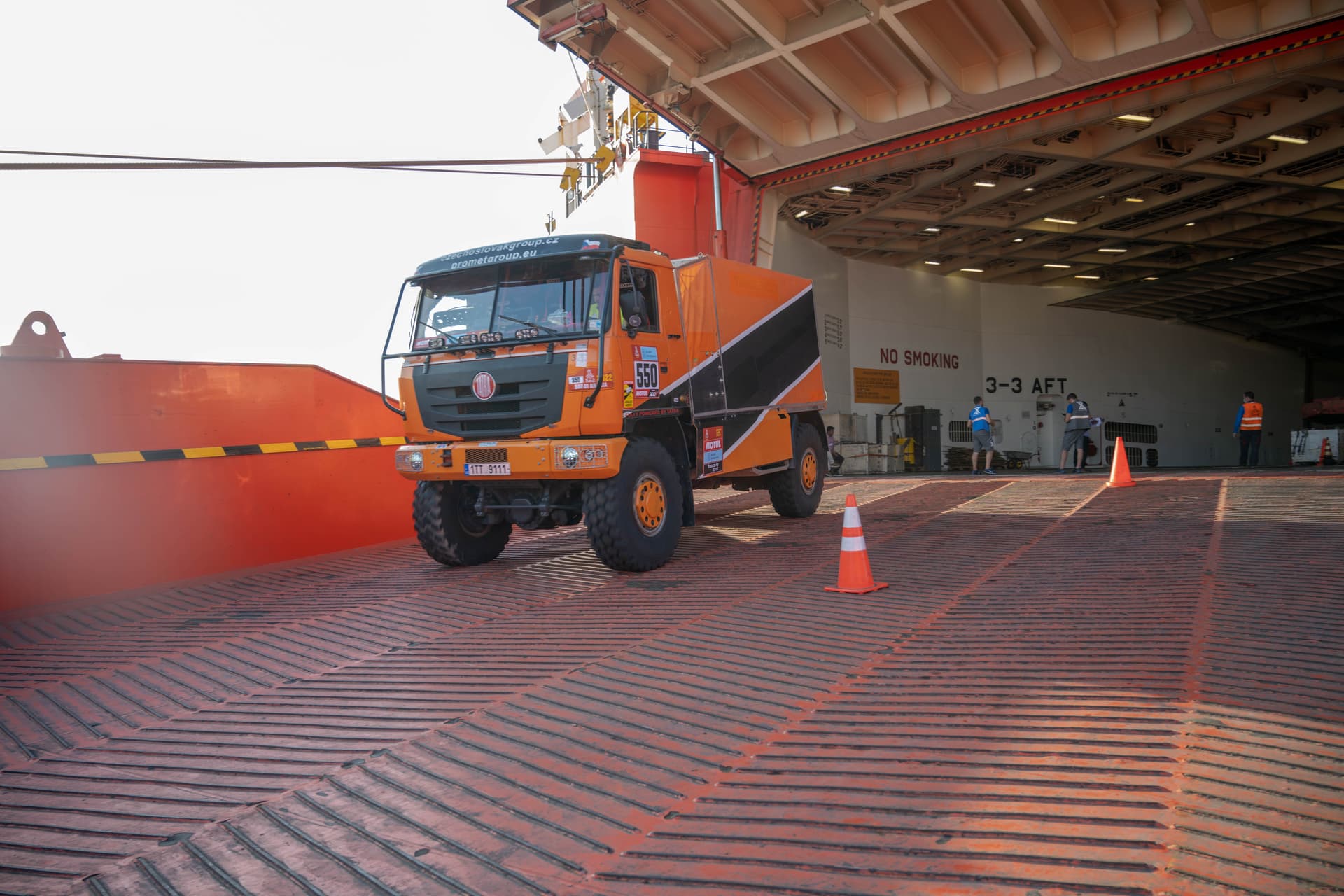 مركبات رالي داكار السعودية 2022 تصل إلى جدة