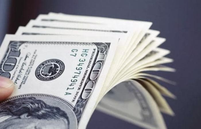 الدولار يصعد وسندات الخزانة الأمريكية تستعيد بعض خسائرها