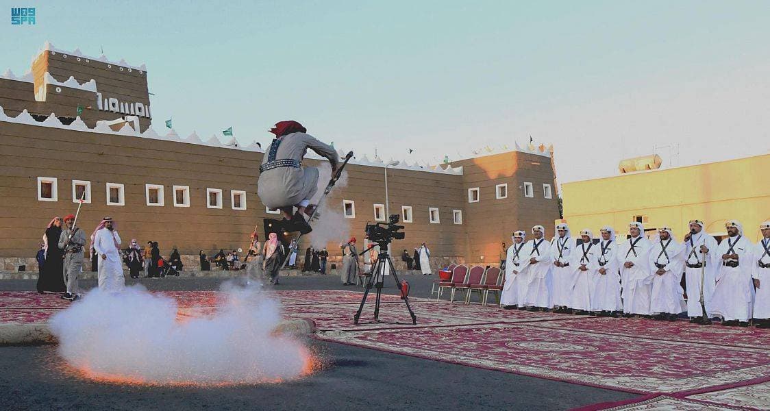 تزينت عسير بالألوان الشعبية الخاصة بالمناطق الجبلية.