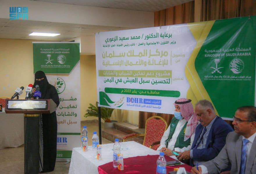 مركز الملك سلمان للإغاثة يضخ أكثر من نصف مليون لتر من المياه لمخيمات النازحين في الحديدة