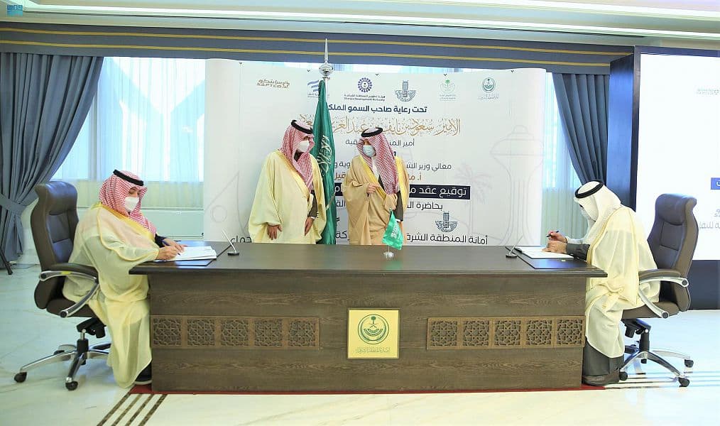 توقيع عقد مشروع النقل العام بالحافلات في حاضرة الدمام والقطيف