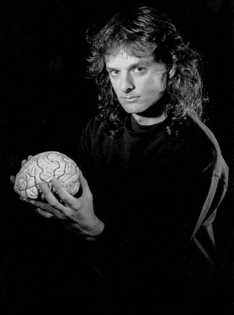 الكاتب ديفيد تشالمرز.