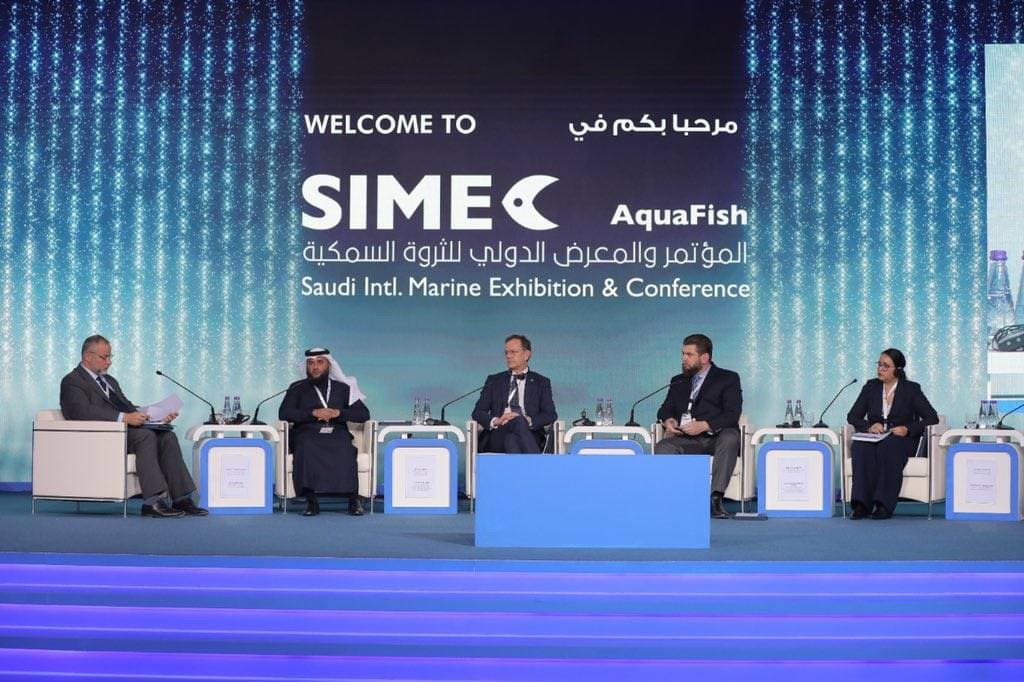 جانب من فعاليات المؤتمر والمعرض الدولي للثروة السمكية في الرياض أمس.