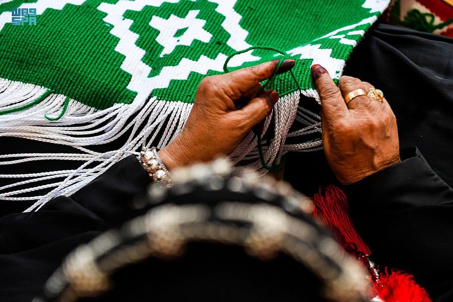 مهنة نسج الصوف تتجلى بتاريخها في محافظة الطائف