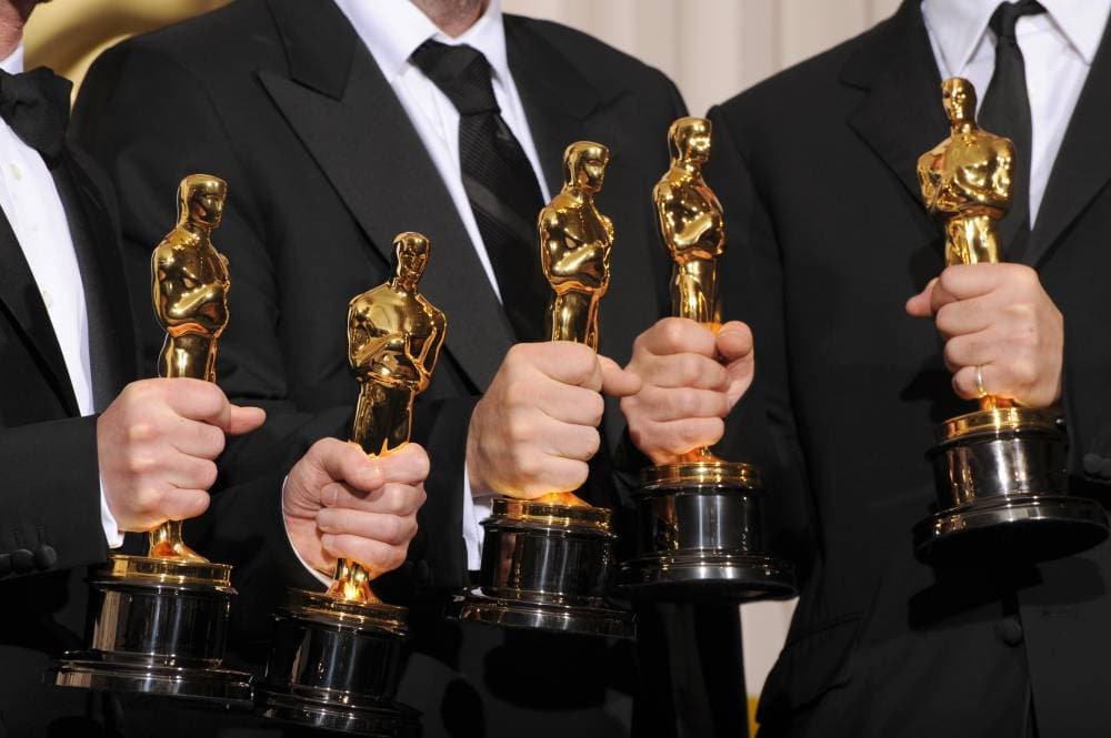 يعد المرة الأولى التي يتم فيها تسليم جوائز الأوسكار عبر التلفاز.