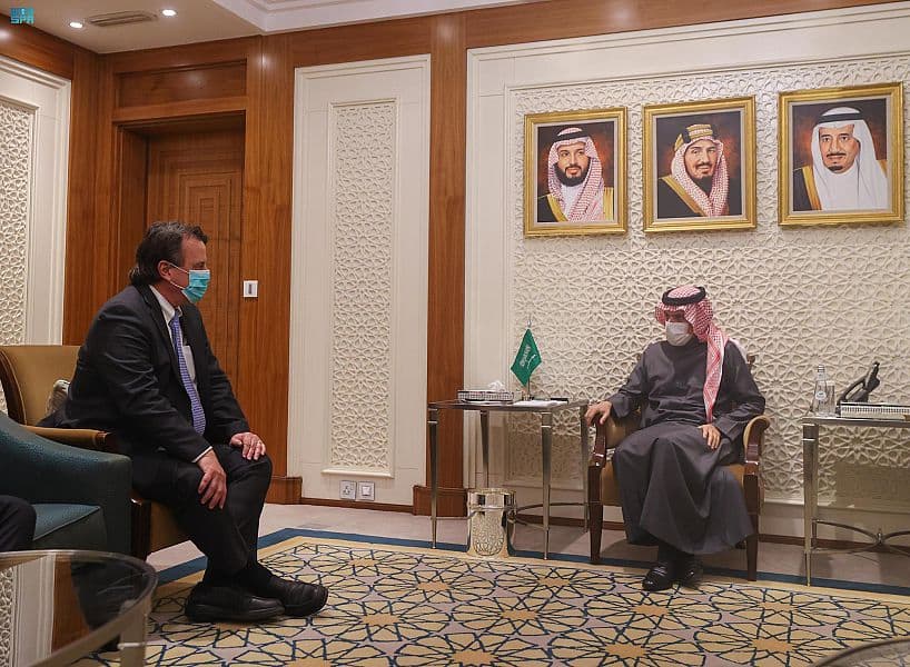 وزير الخارجية يستقبل المنسق المقيم للأمم المتحدة منسق الشؤون الإنسانية في اليمن